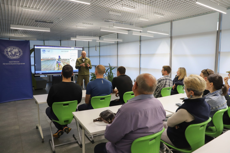 The Russian Geographical Society's Lecture Hall: Insights on Securing Funding for Adventurous Journeys, Traveling Halfway Around the World on a Wooden Bicycle, and Discovering Love
