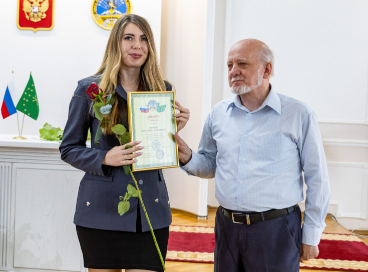 Сотрудники АГУ Саида Евтых, Марина Орлова и Виктория Сысоева стали победителями республиканского фотоконкурса «Семейное счастье в кадре»